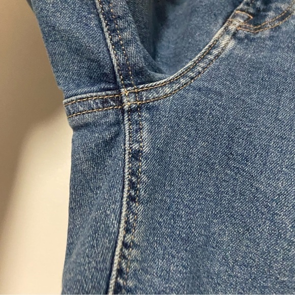 American Eagle Stretch Mom Jeans Size 6 Short - Picture 9 of 10